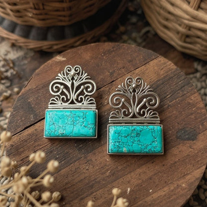 মাধুরী স্টেটমেন্ট ইয়ারিংস