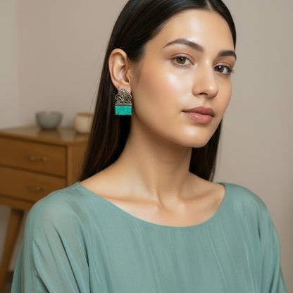 মাধুরী স্টেটমেন্ট ইয়ারিংস