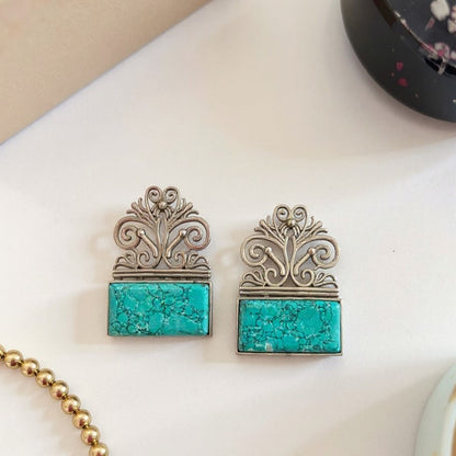 মাধুরী স্টেটমেন্ট ইয়ারিংস