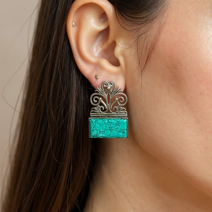 মাধুরী স্টেটমেন্ট ইয়ারিংস