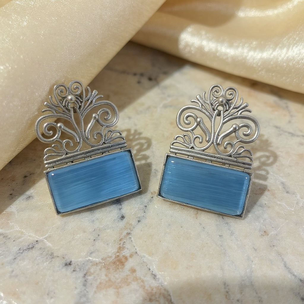 মাধুরী স্টেটমেন্ট ইয়ারিংস