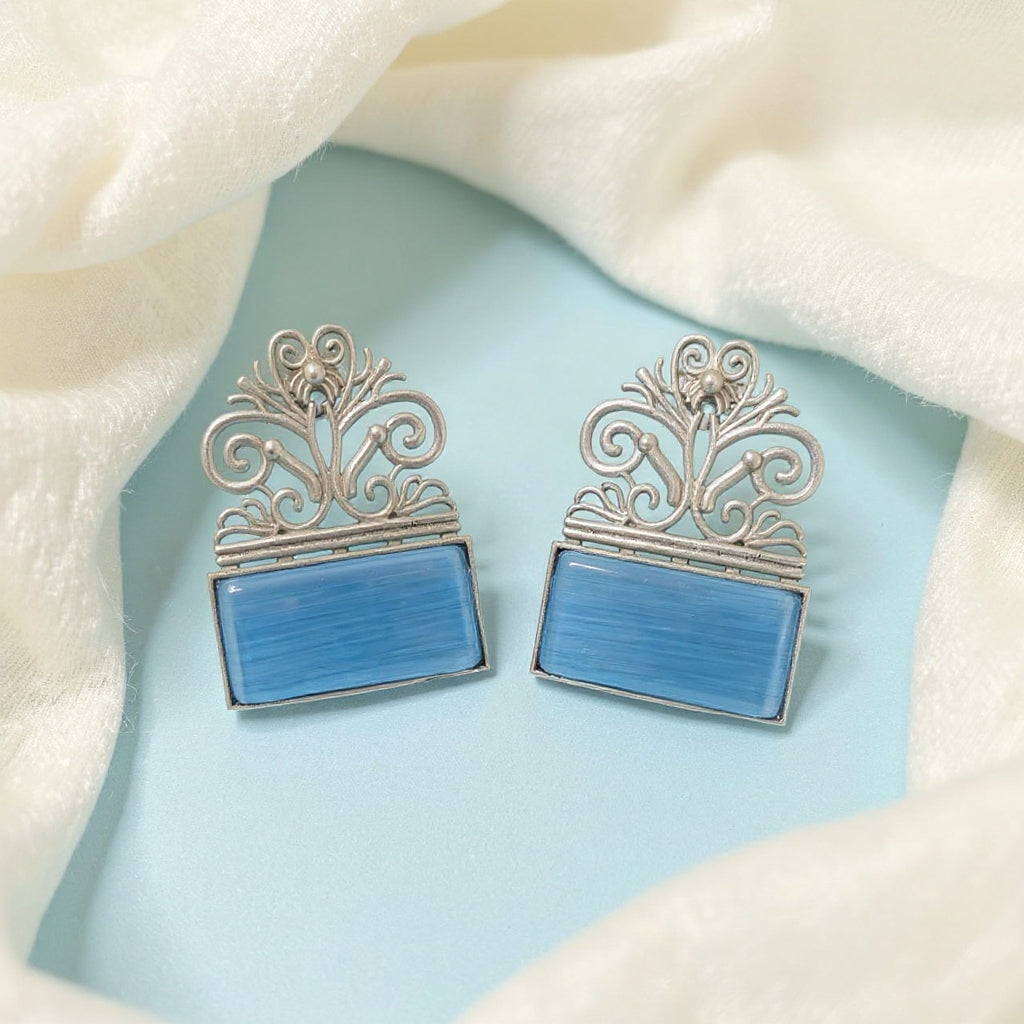 মাধুরী স্টেটমেন্ট ইয়ারিংস