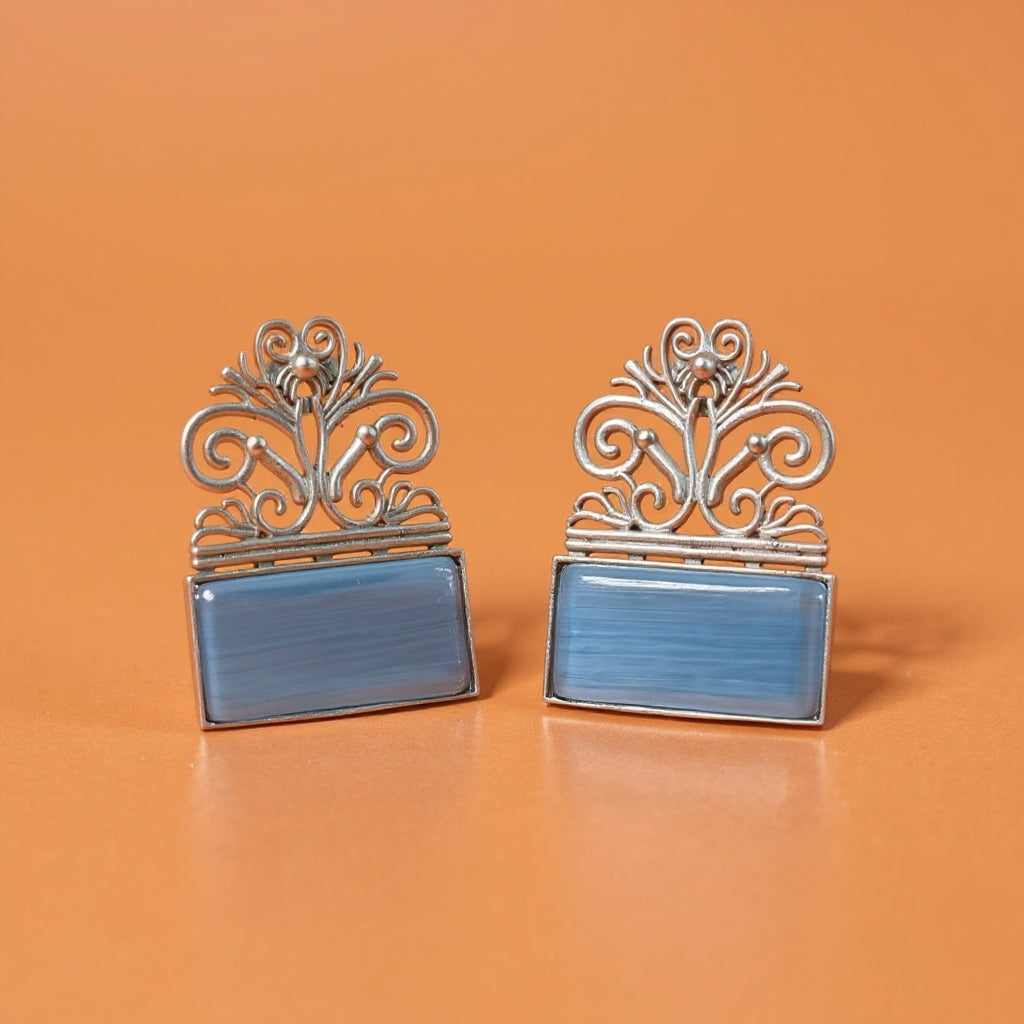 মাধুরী স্টেটমেন্ট ইয়ারিংস