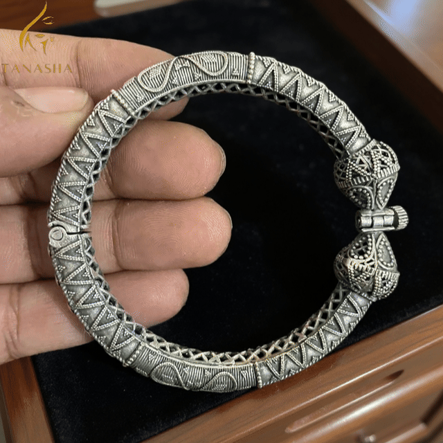 ইনায়া সিলভার গ্রেস ব্রেসলেট