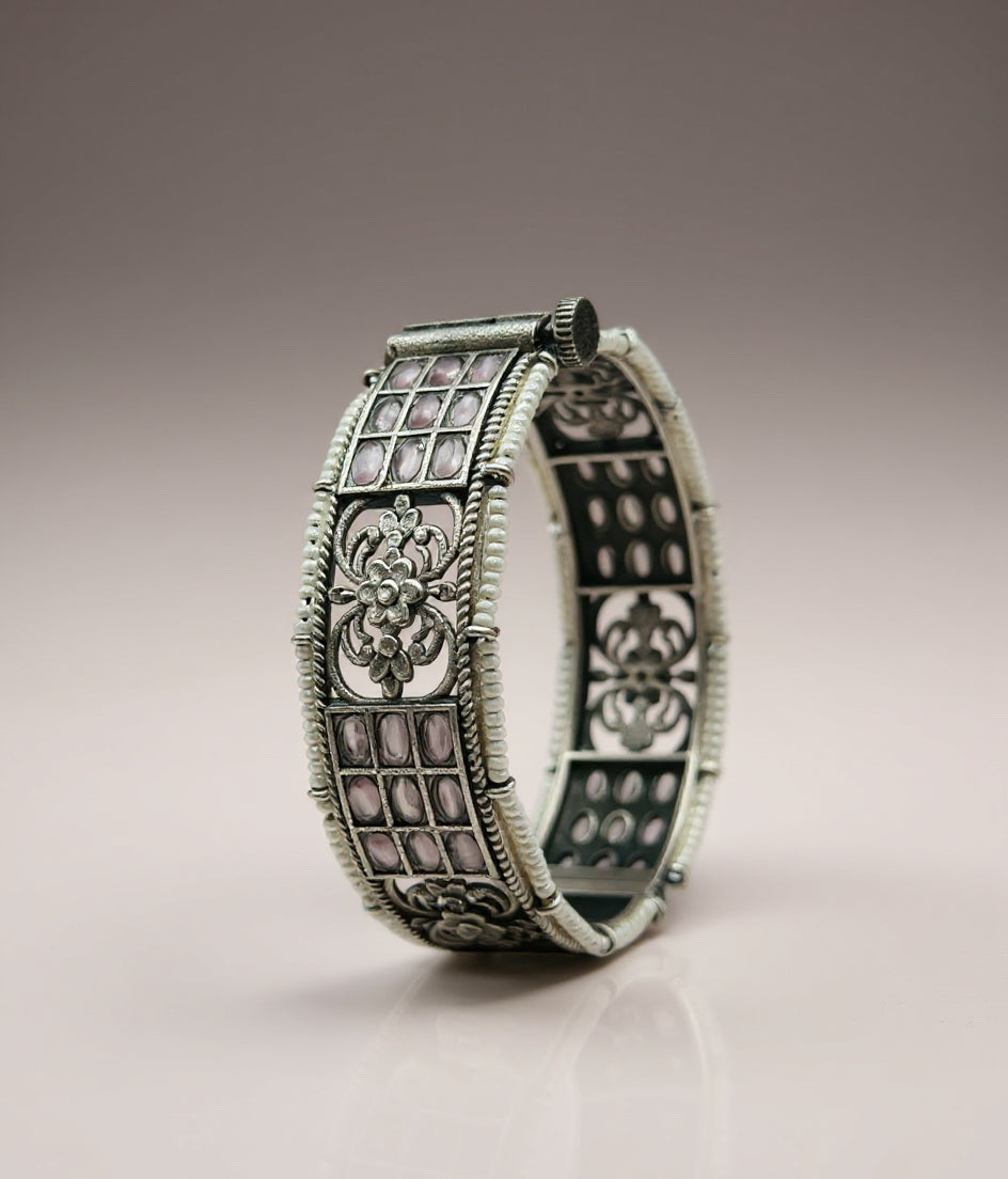 মেহরিন এথনিক সিলভার ব্যাঙ্গেল